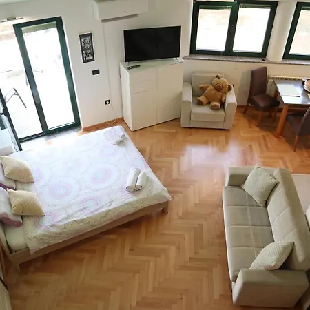 Emma Apartment *